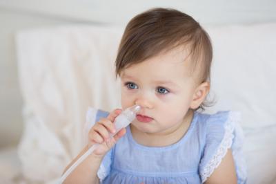 Poire d'aspiration nasale pour bébé enrhumé (mouche-bébé)
